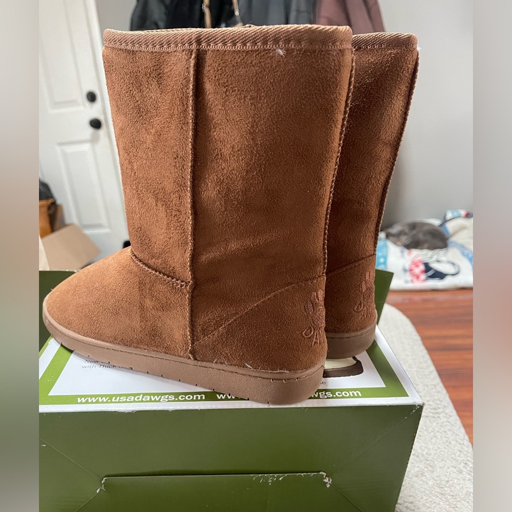 DAWGS boots - size 6 women’s